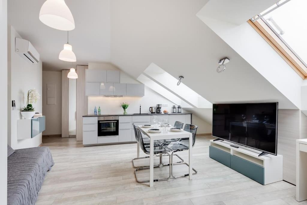Modern & New Place Next To Wawel Castle & Vistula Krakow Exterior photo